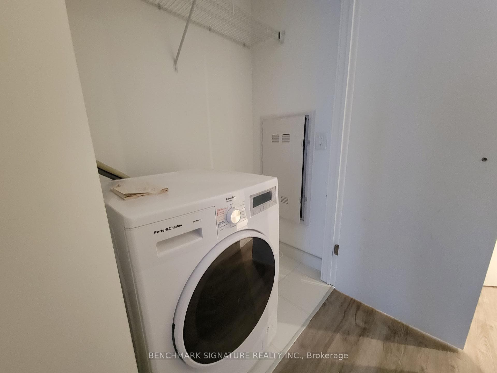 77 Shuter Street Unit 607 photo 7