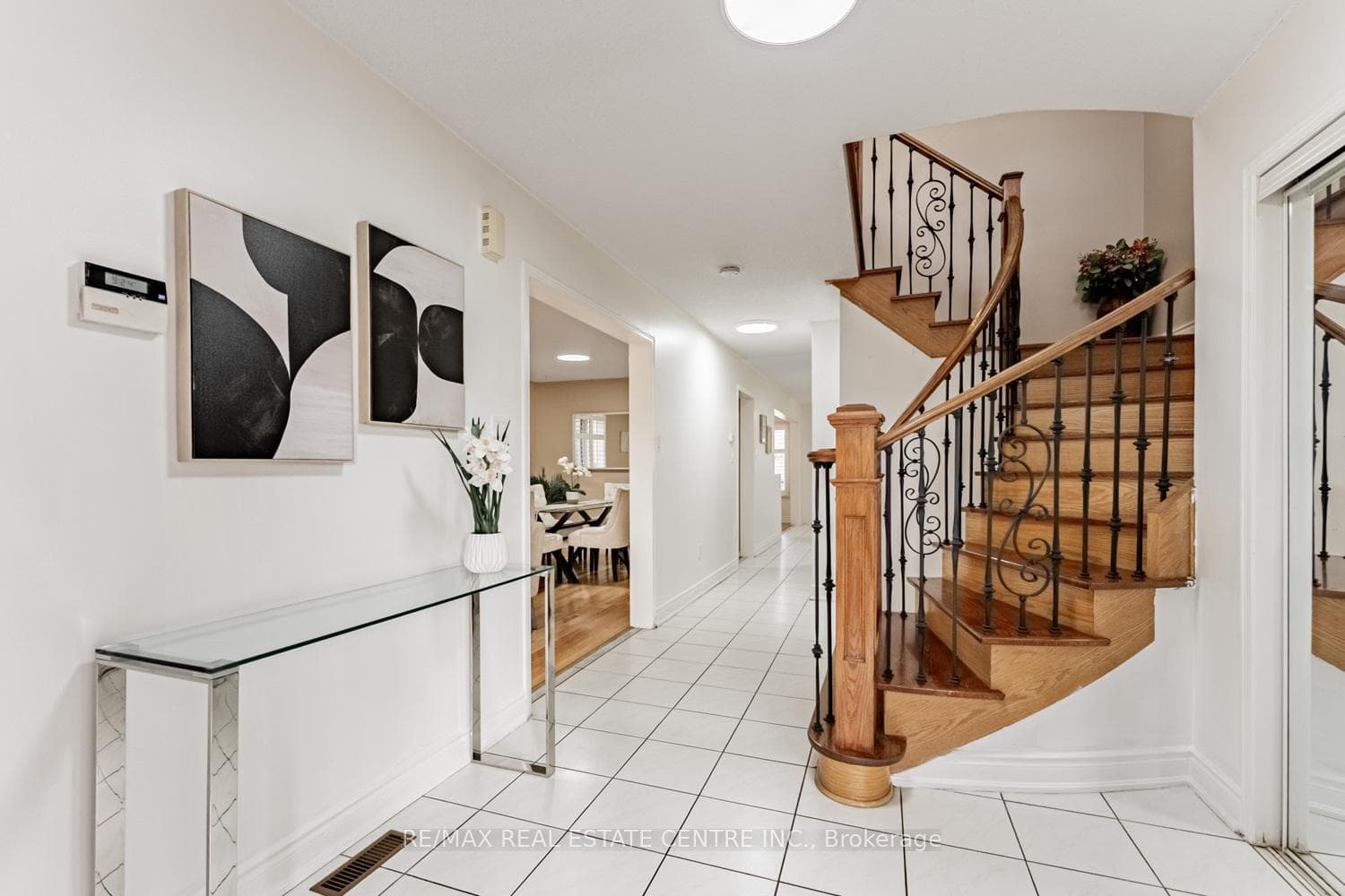 8 Mannel Crescent photo 4