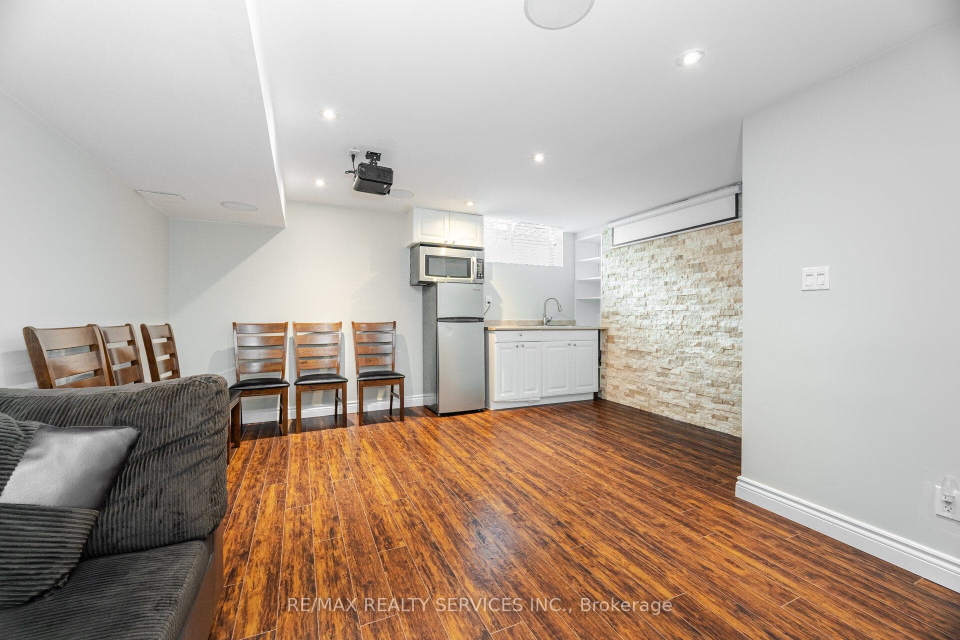 162 Sussexvale Drive photo 38