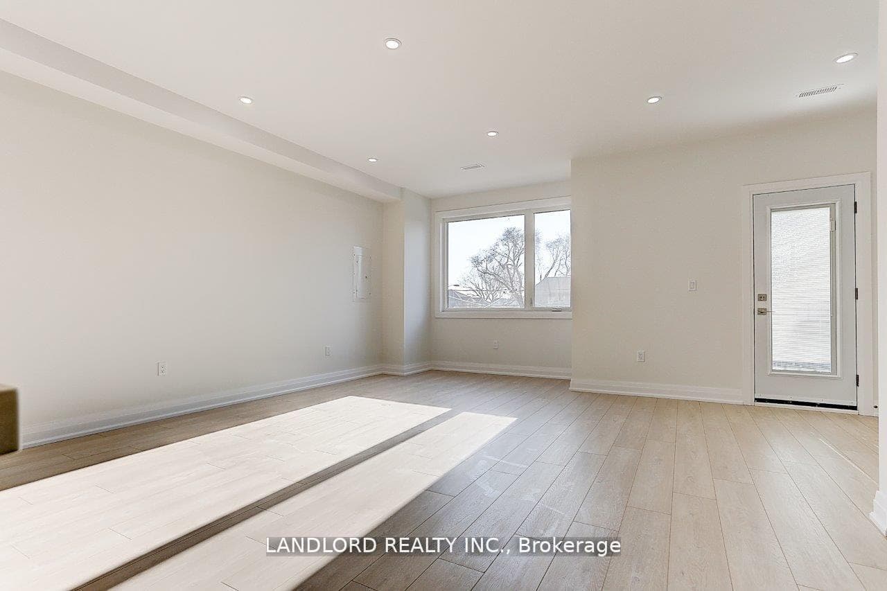 30 Lambton Avenue Unit Upper photo 11