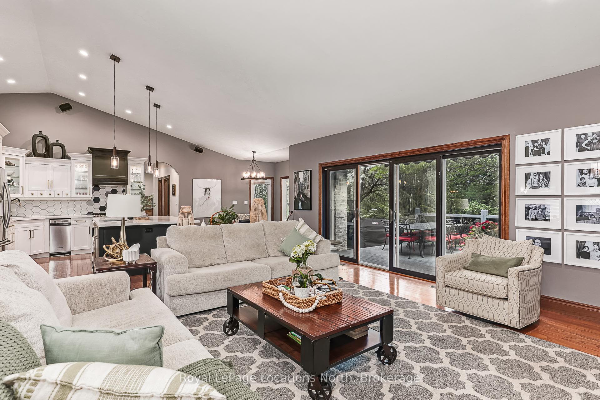 44 Blackburn Avenue photo 15
