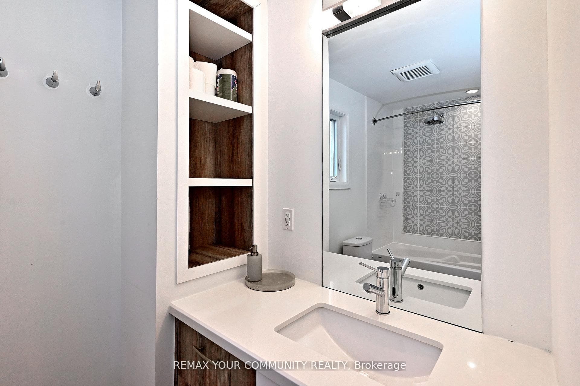 152 Vanguard Road photo 41