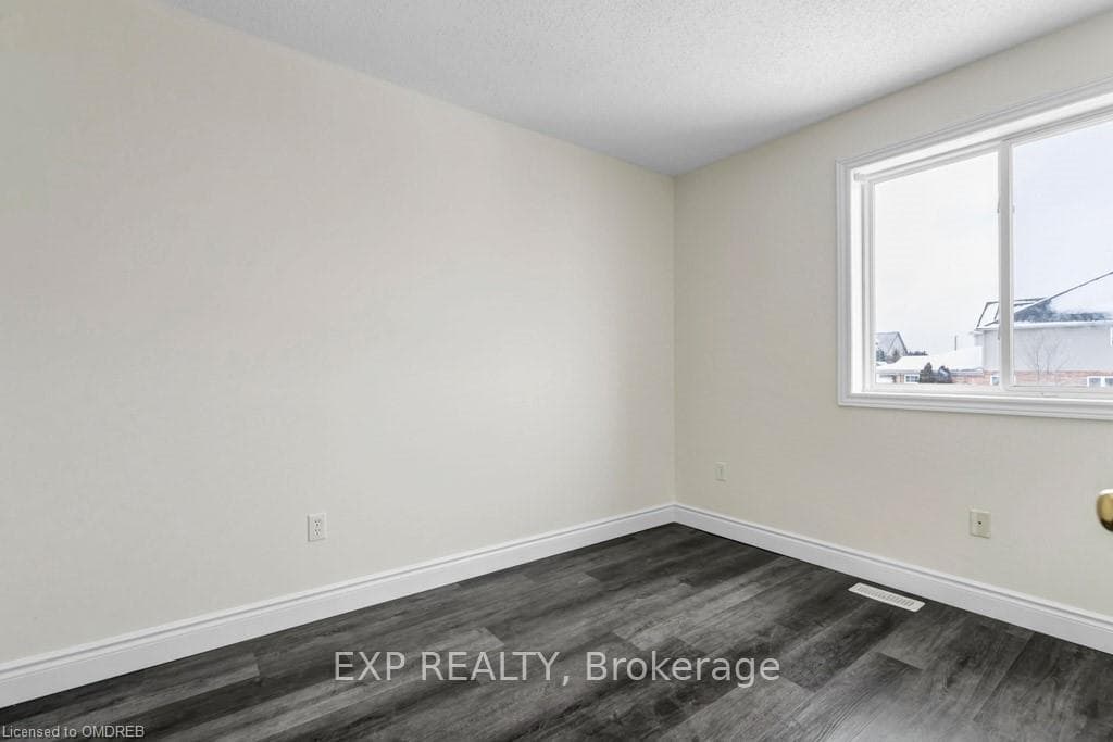 529 VICTORIA Road photo 17