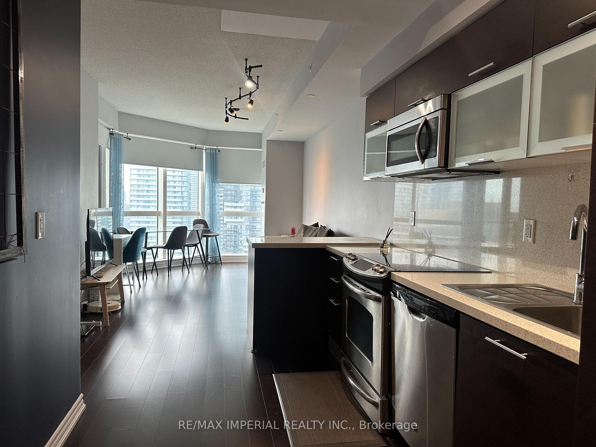 386 Yonge Street Unit 3916 photo 11