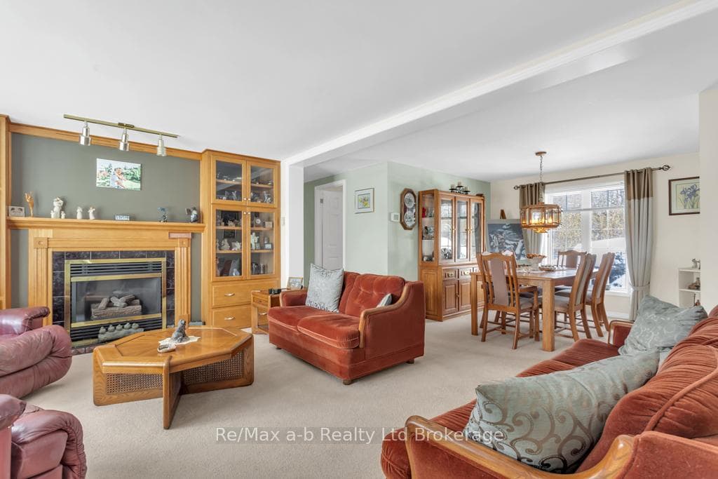 14 Jasper Heights photo 7