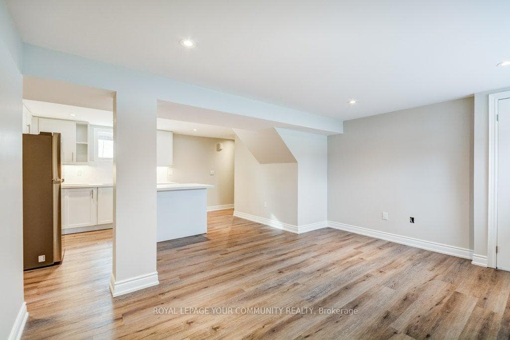 241 Forde Crescent photo 11