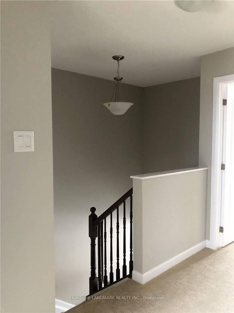 542 Clemency Crescent photo 7
