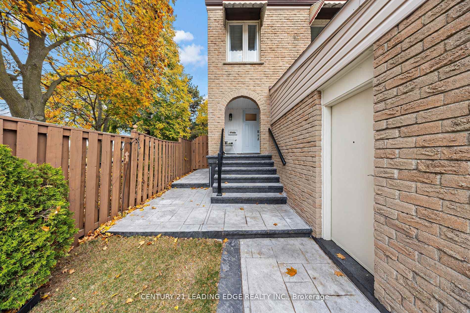 47 Peachtree Place photo 2