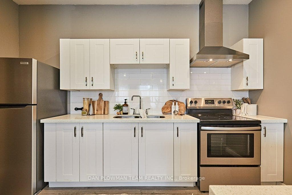 309 Elgin Street photo 6