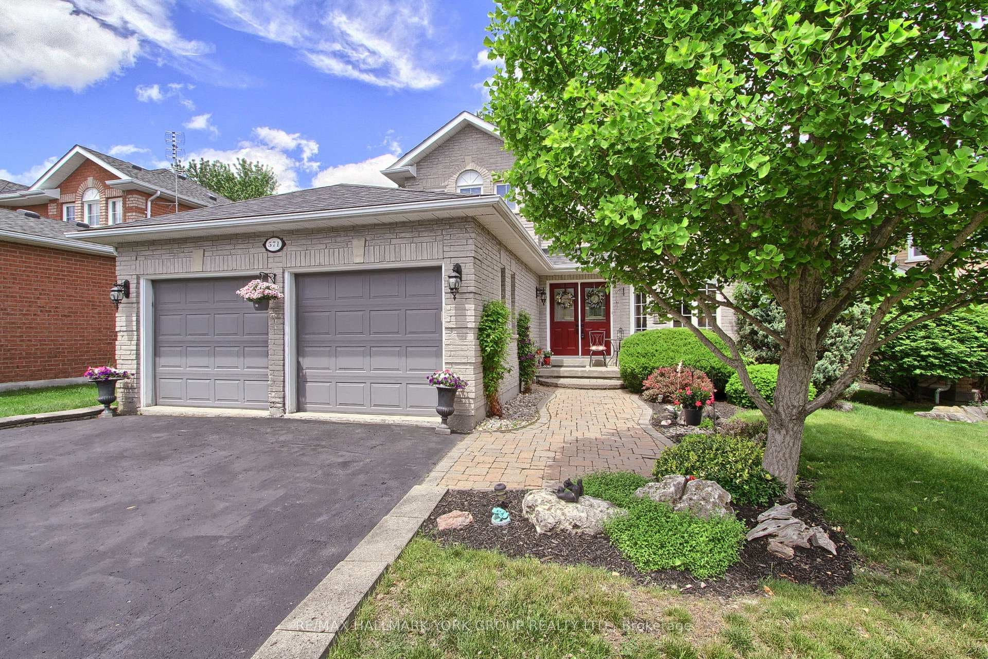 571 Goodyear Crescent photo 5