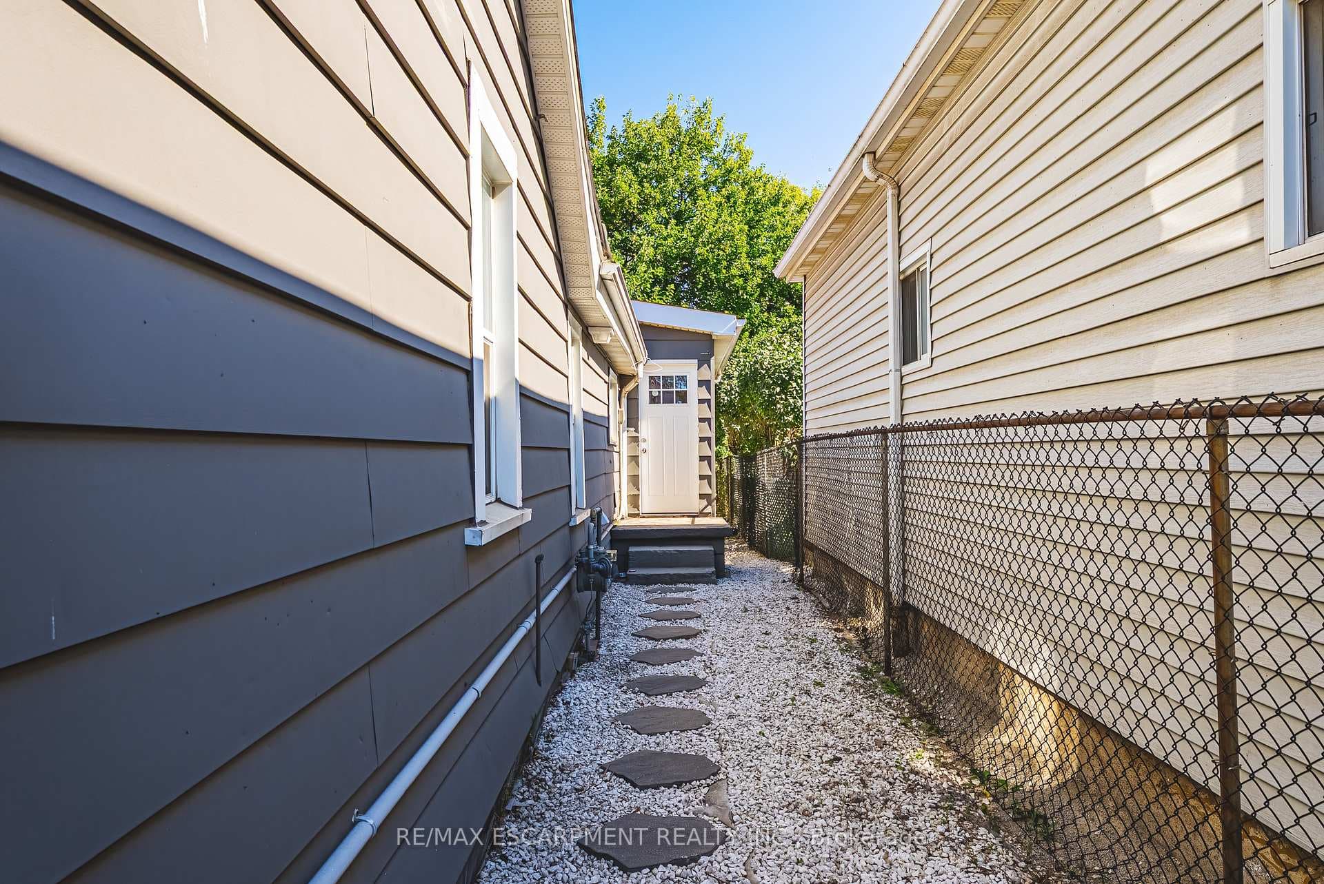 24 Rowanwood Street photo 20