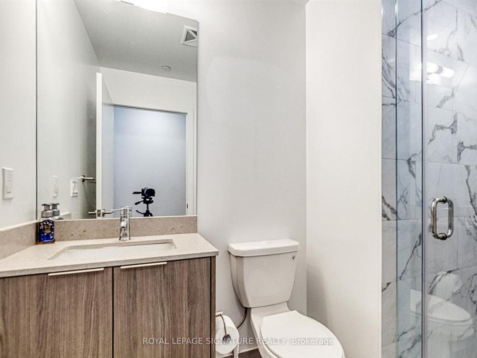 32 Forest Manor Road Unit 1102 photo 21