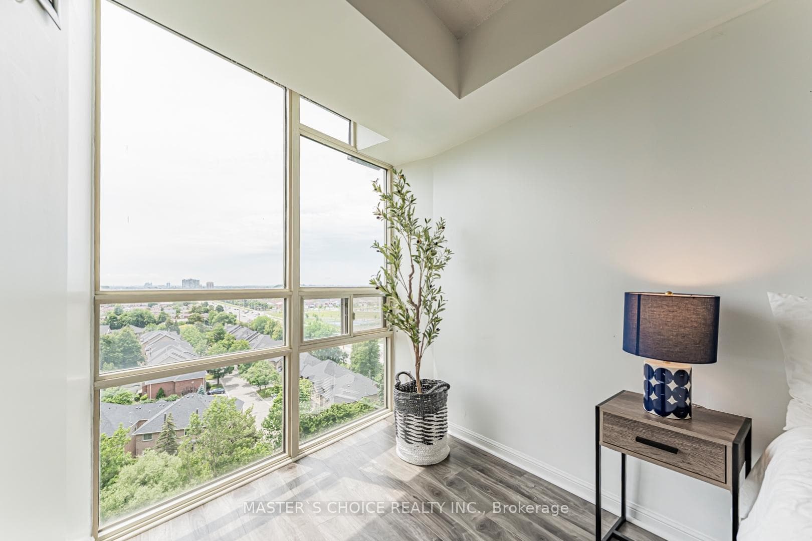 50 Eglinton Avenue Unit 1110 photo 24