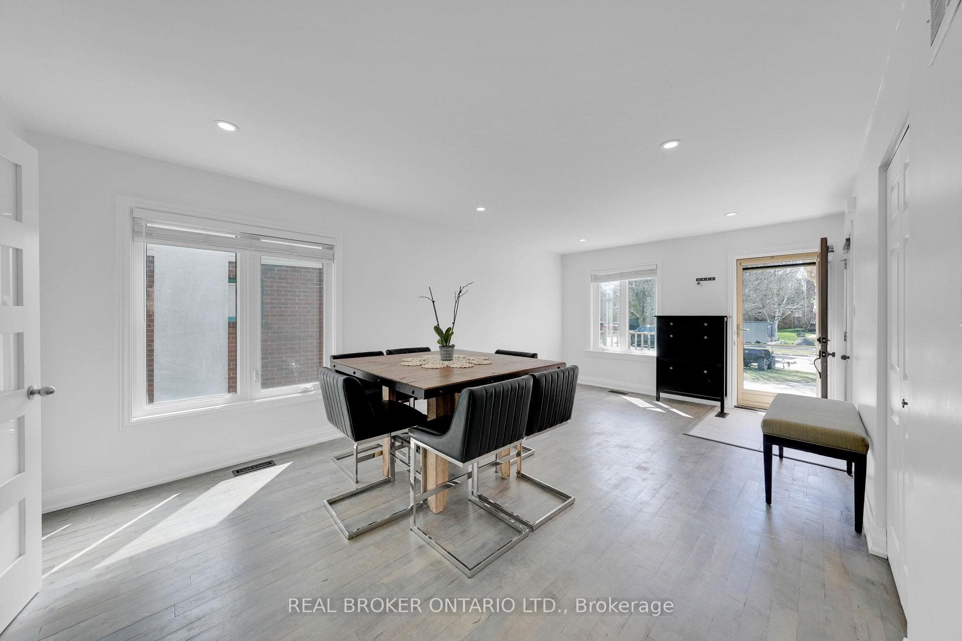 13 Weatherup Crescent photo 5