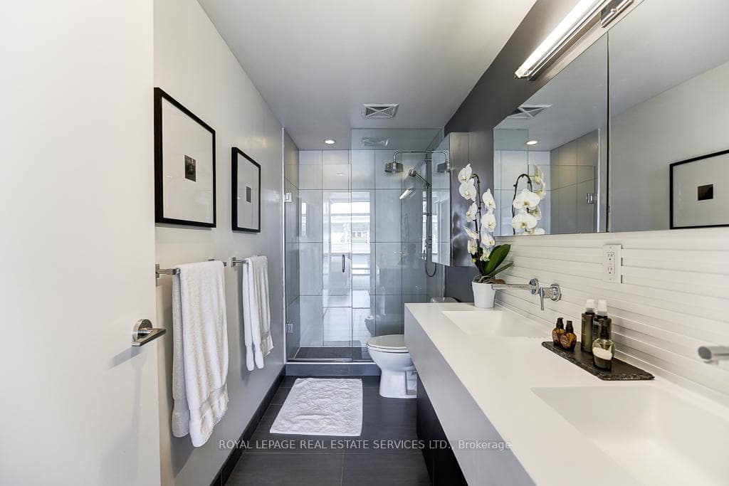 Ensuite Bath with double sinks