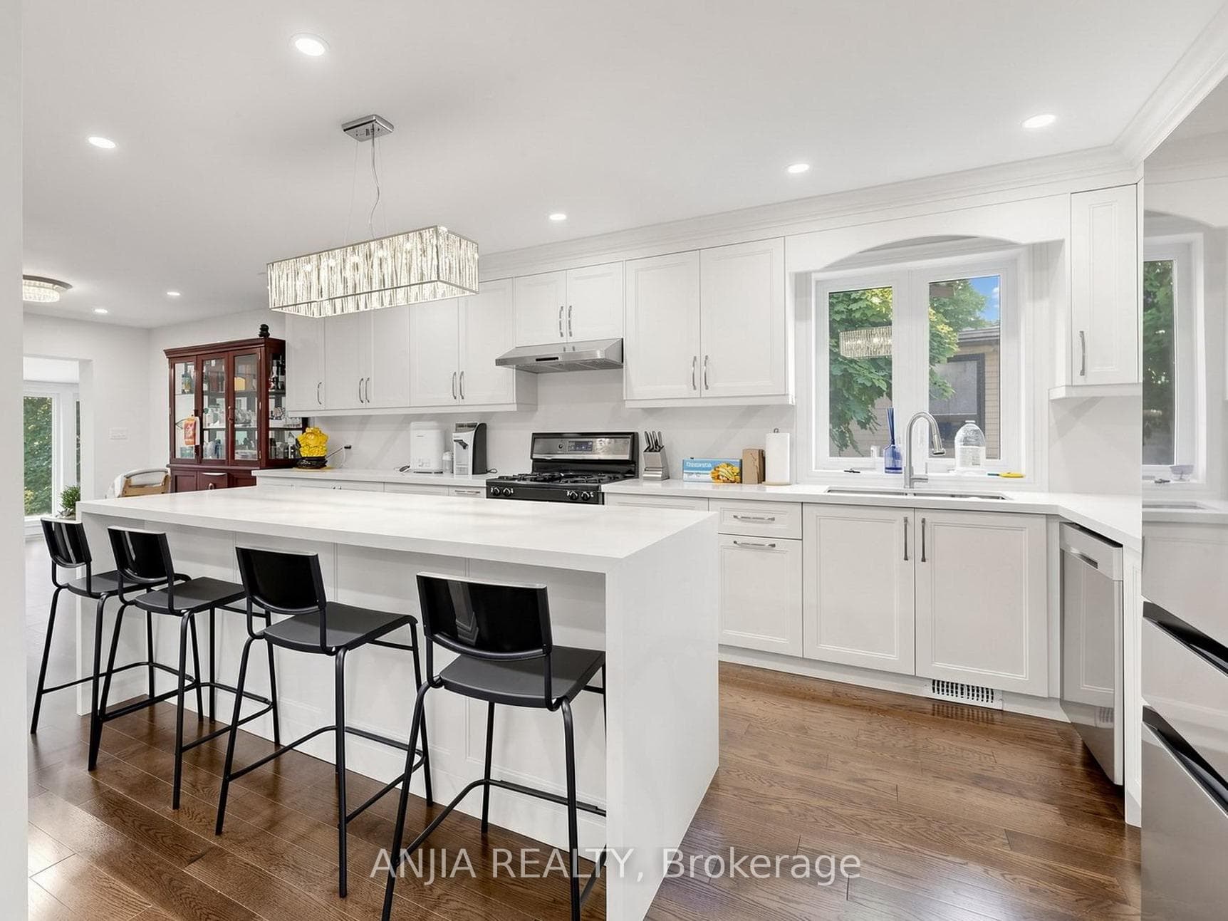 8 Applefield Drive photo 7