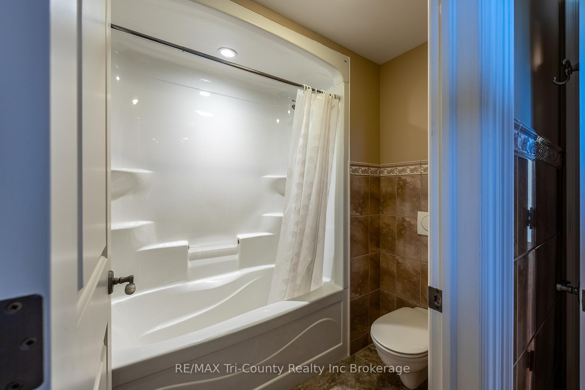 2nd floor 4 pc Bathroom