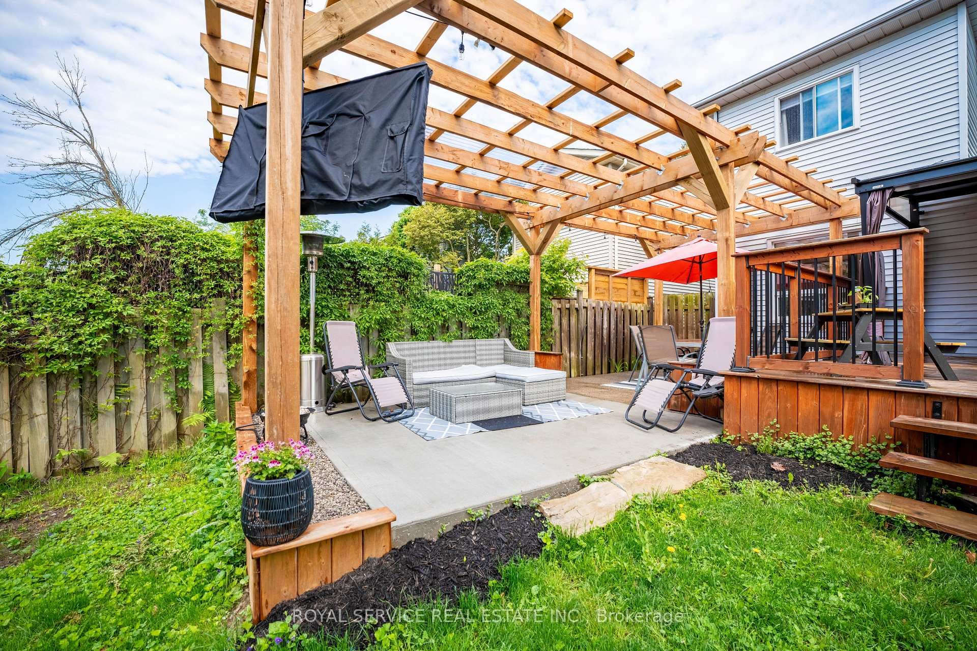 13 Burnham Boulevard photo 10