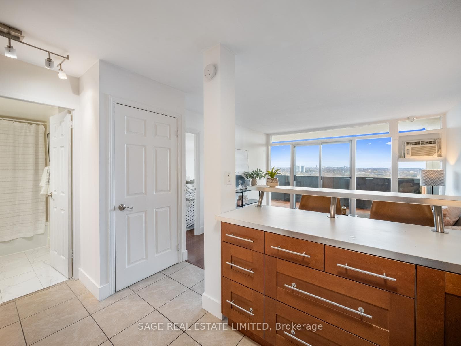 40 Homewood Avenue Unit 2210 photo 9
