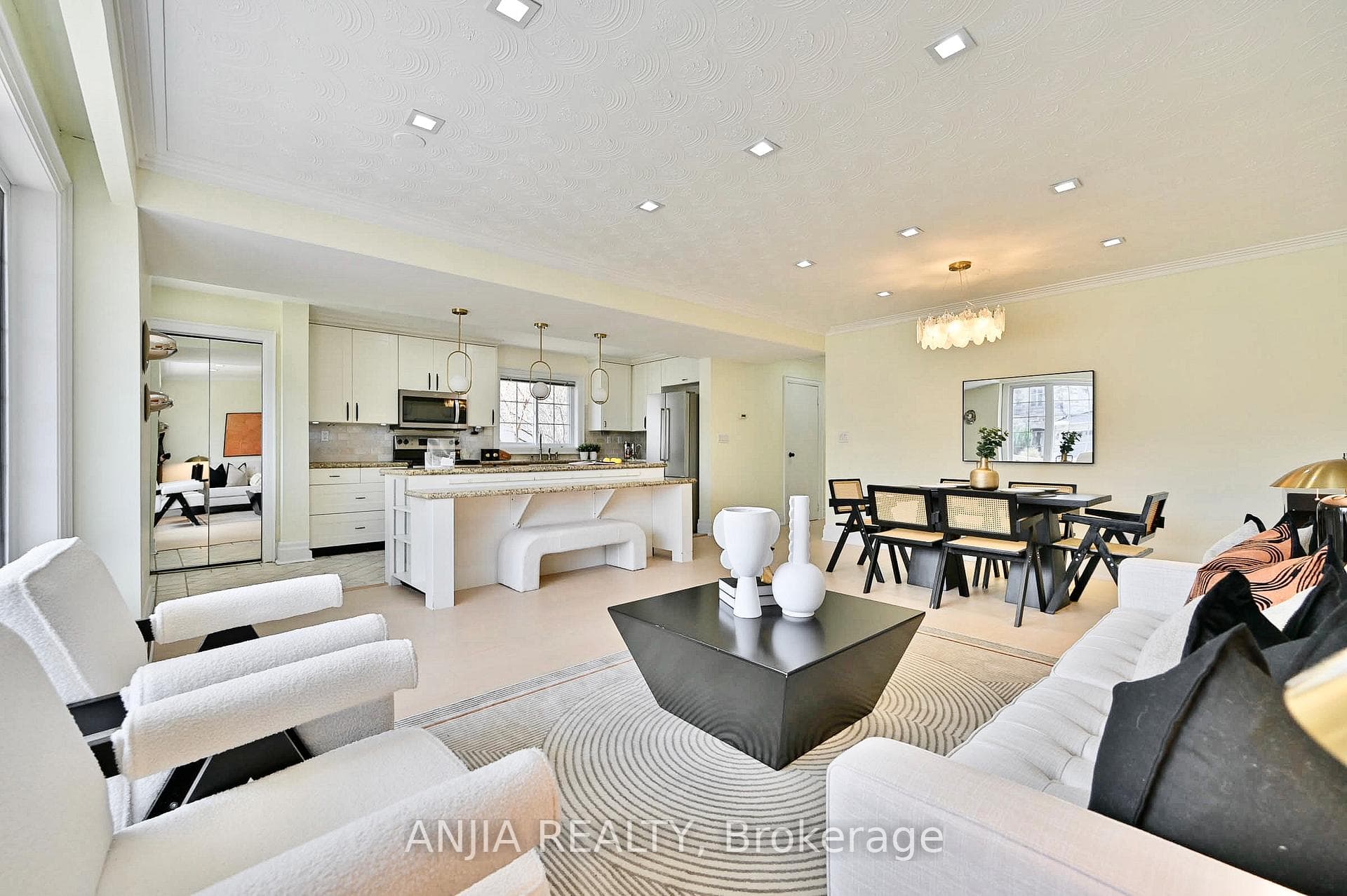 74 Robinson Street photo 9