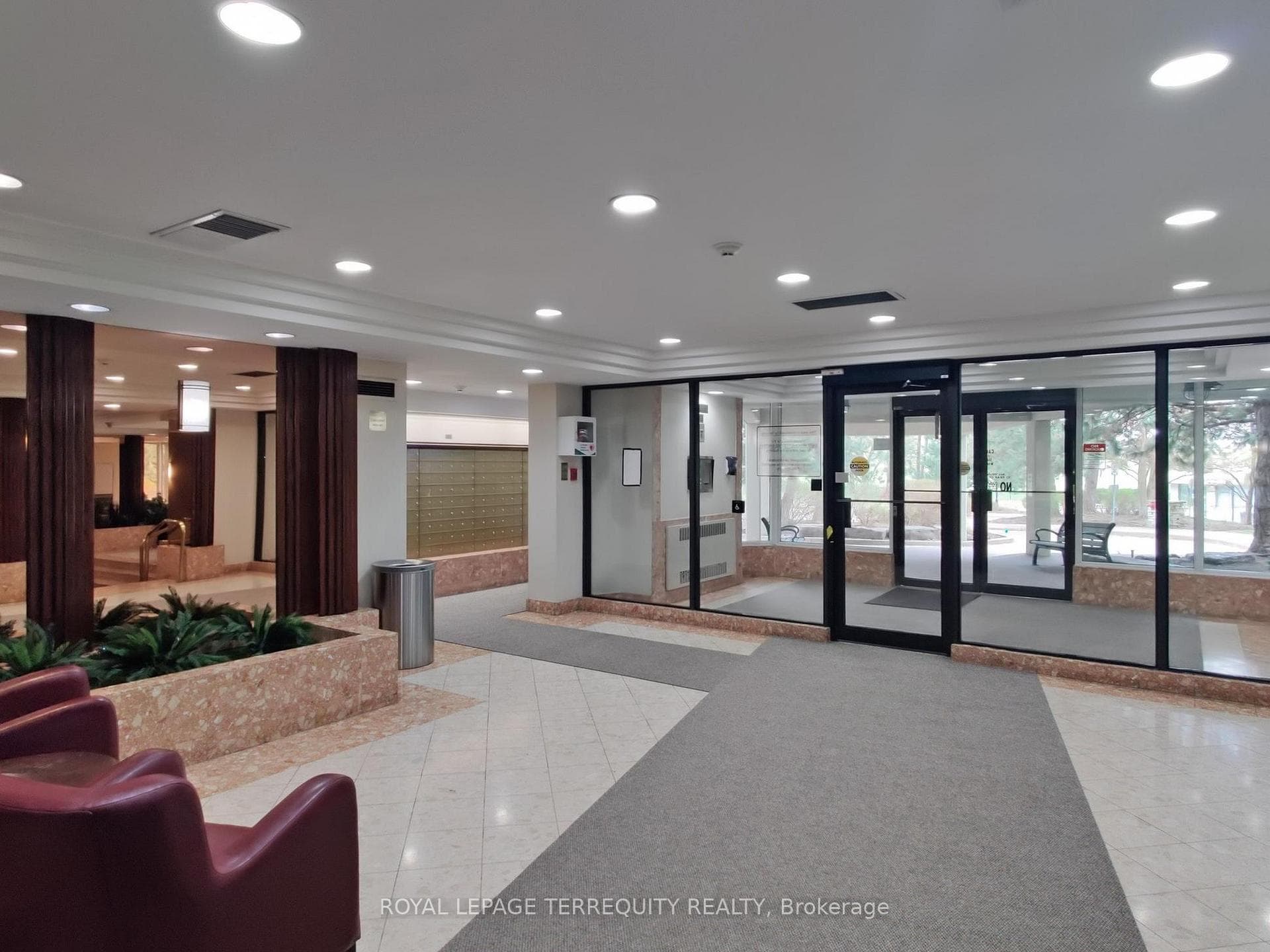 24 Hanover Road Unit 1709 photo 2