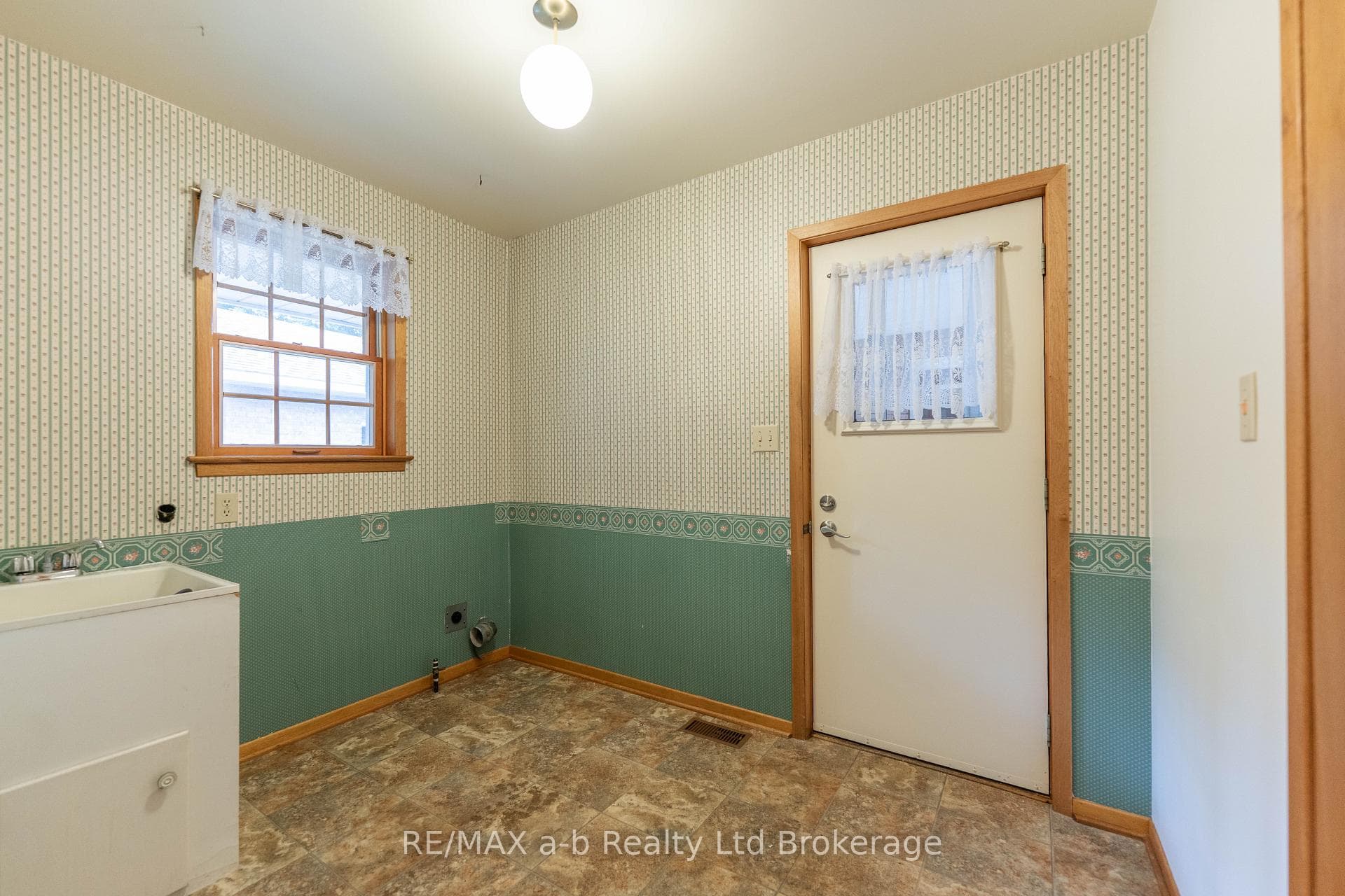 Mudroom & Laundry