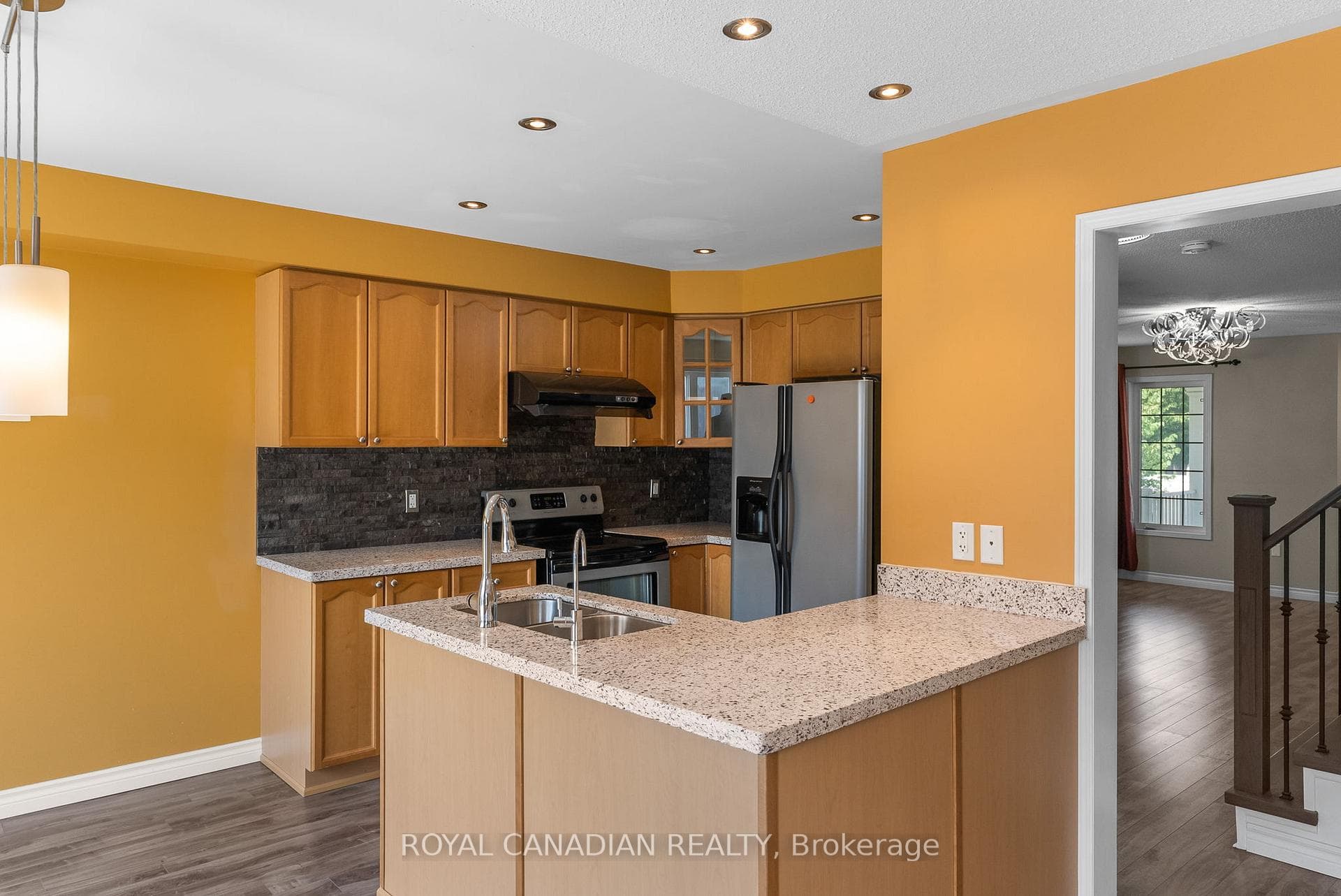 74 Donlevy Crescent photo 7