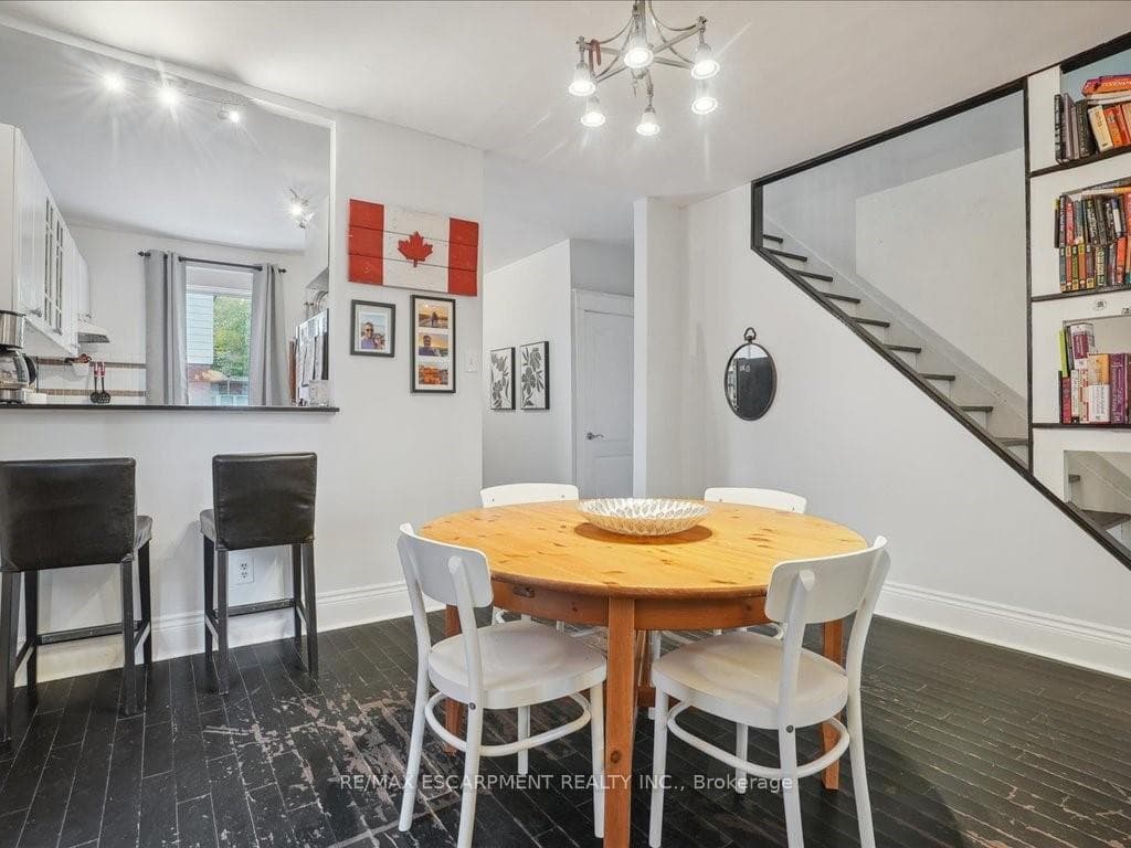 529 Wentworth Street photo 12
