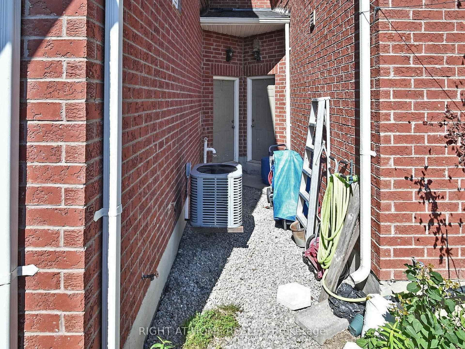 537 Vaughan Court photo 42