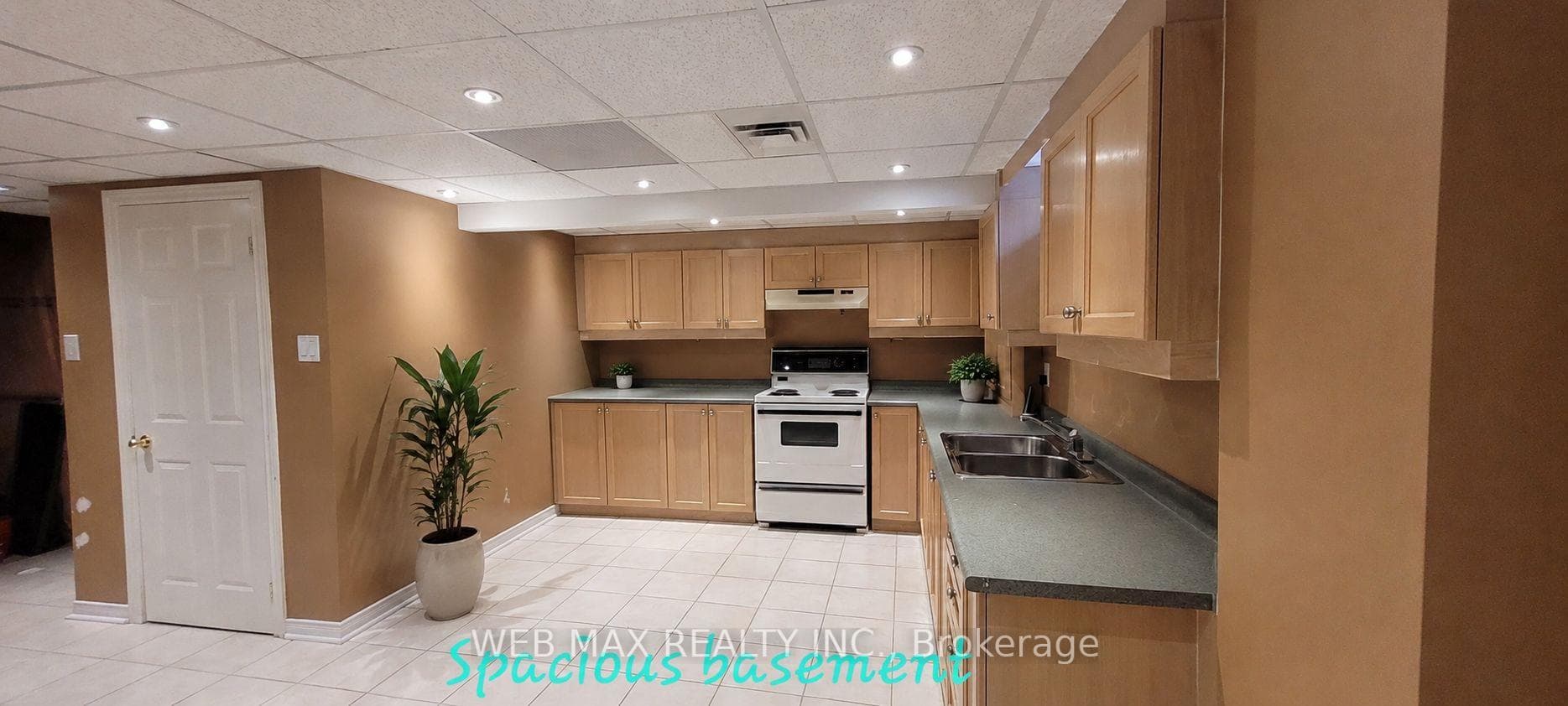 ceramics, double sink in bsmt,many cupboards,potli
