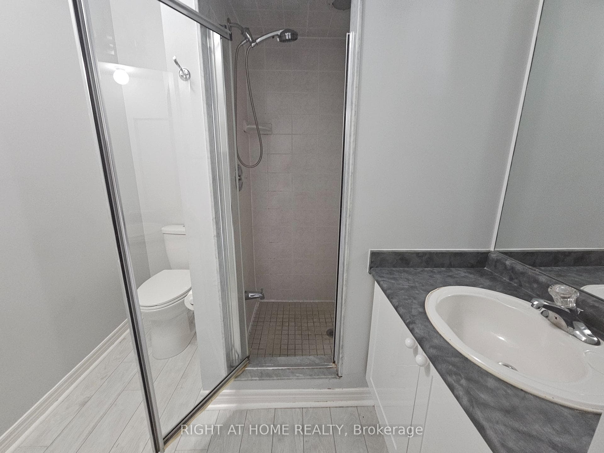 611 Liverpool Road photo 10