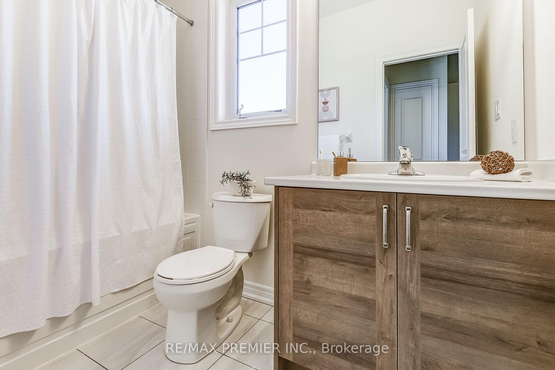 8 Thelma Drive photo 27