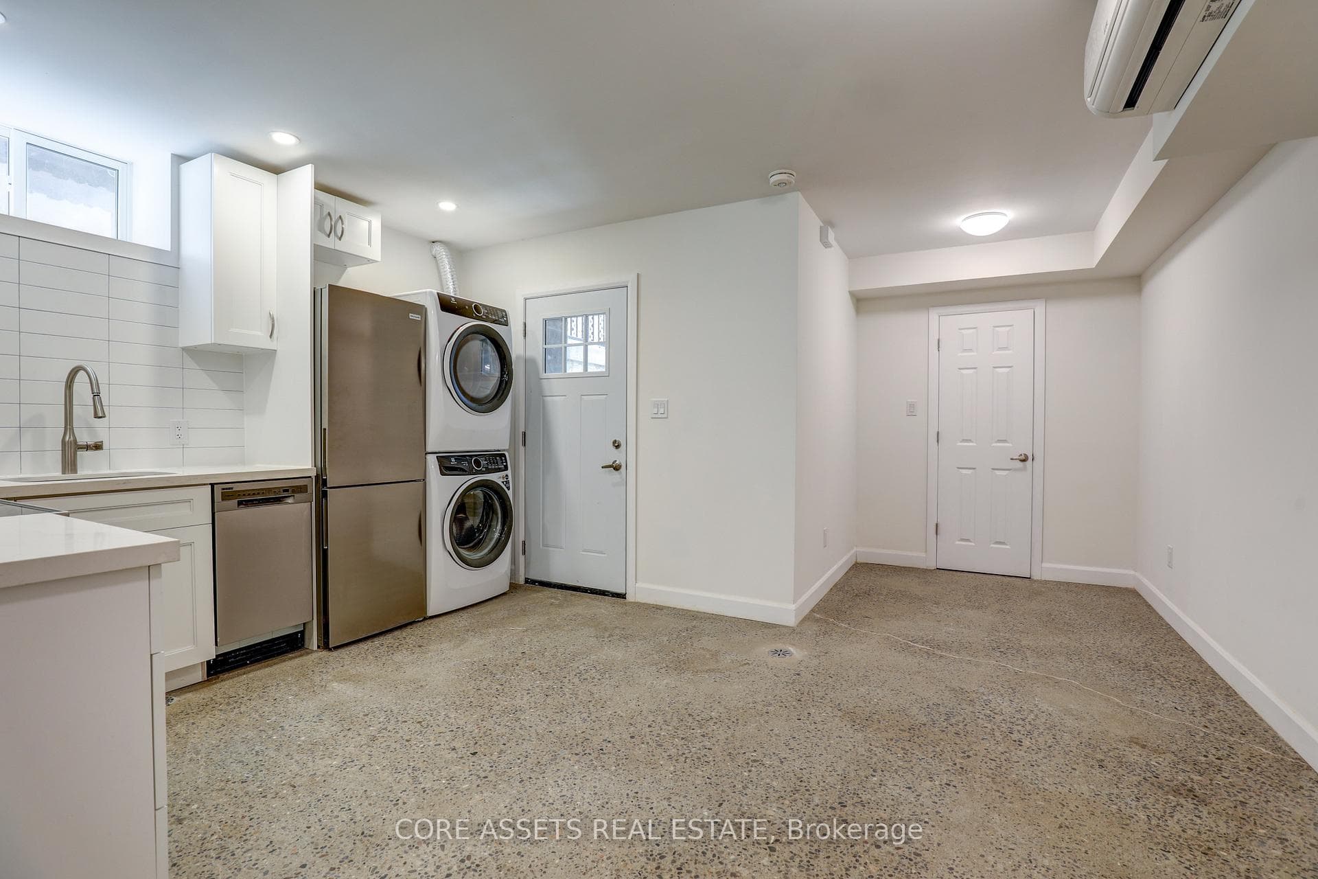 620 Bathurst Street Unit E photo 12