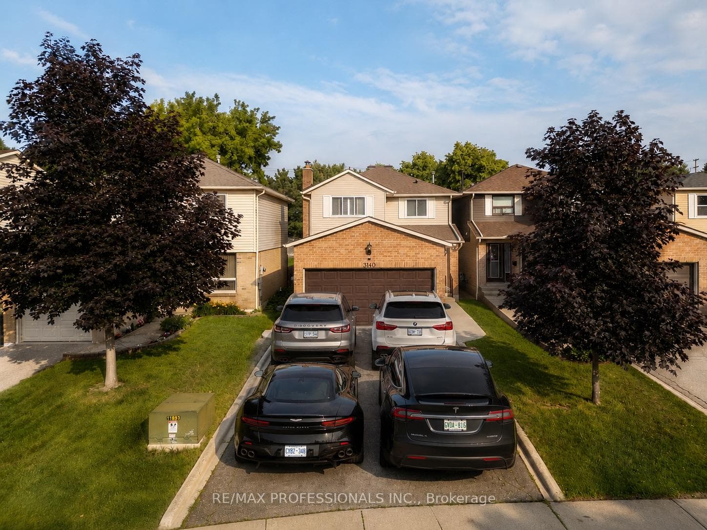3140 Anderson Crescent photo 2