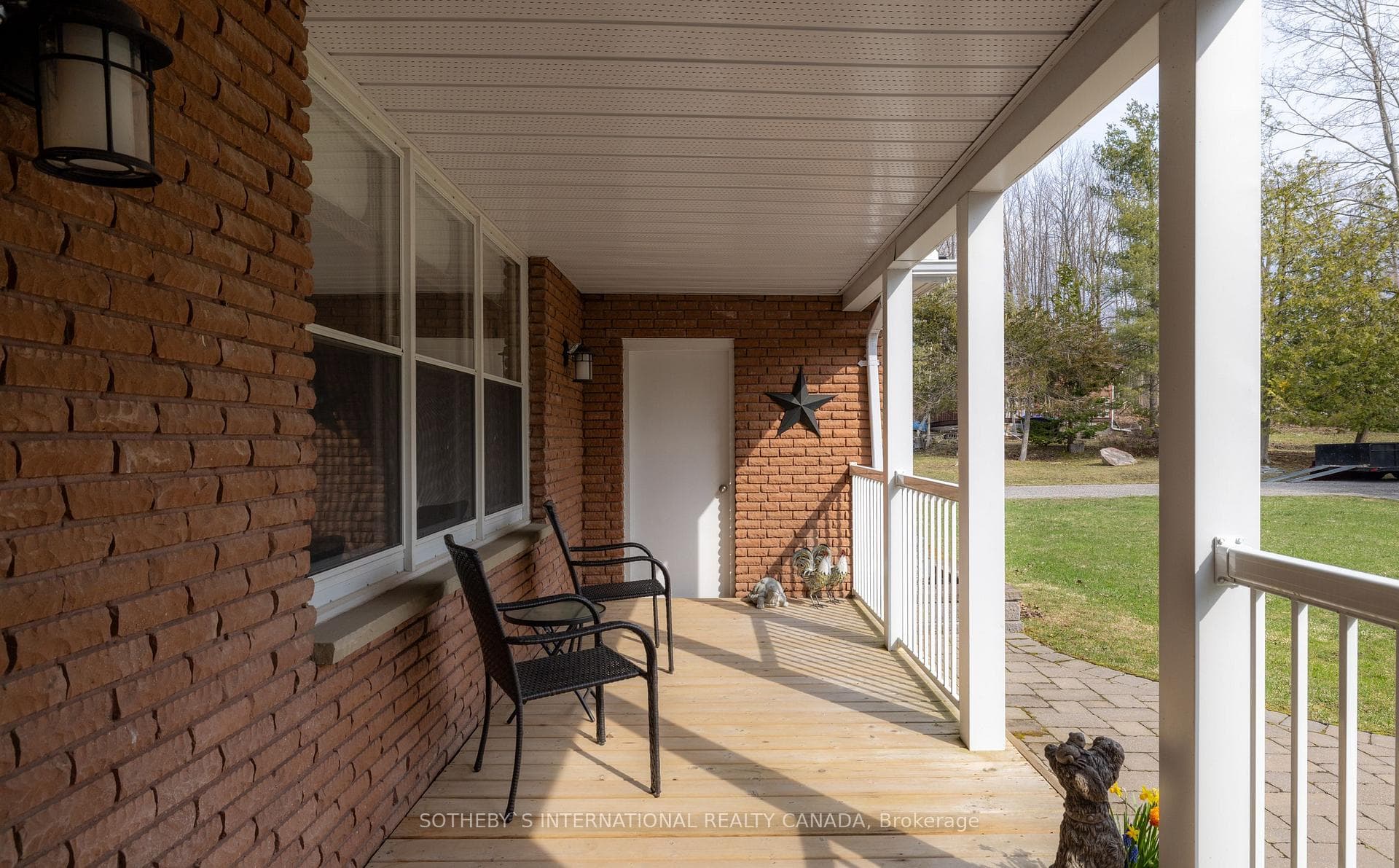 376 Lakeshore Road photo 17