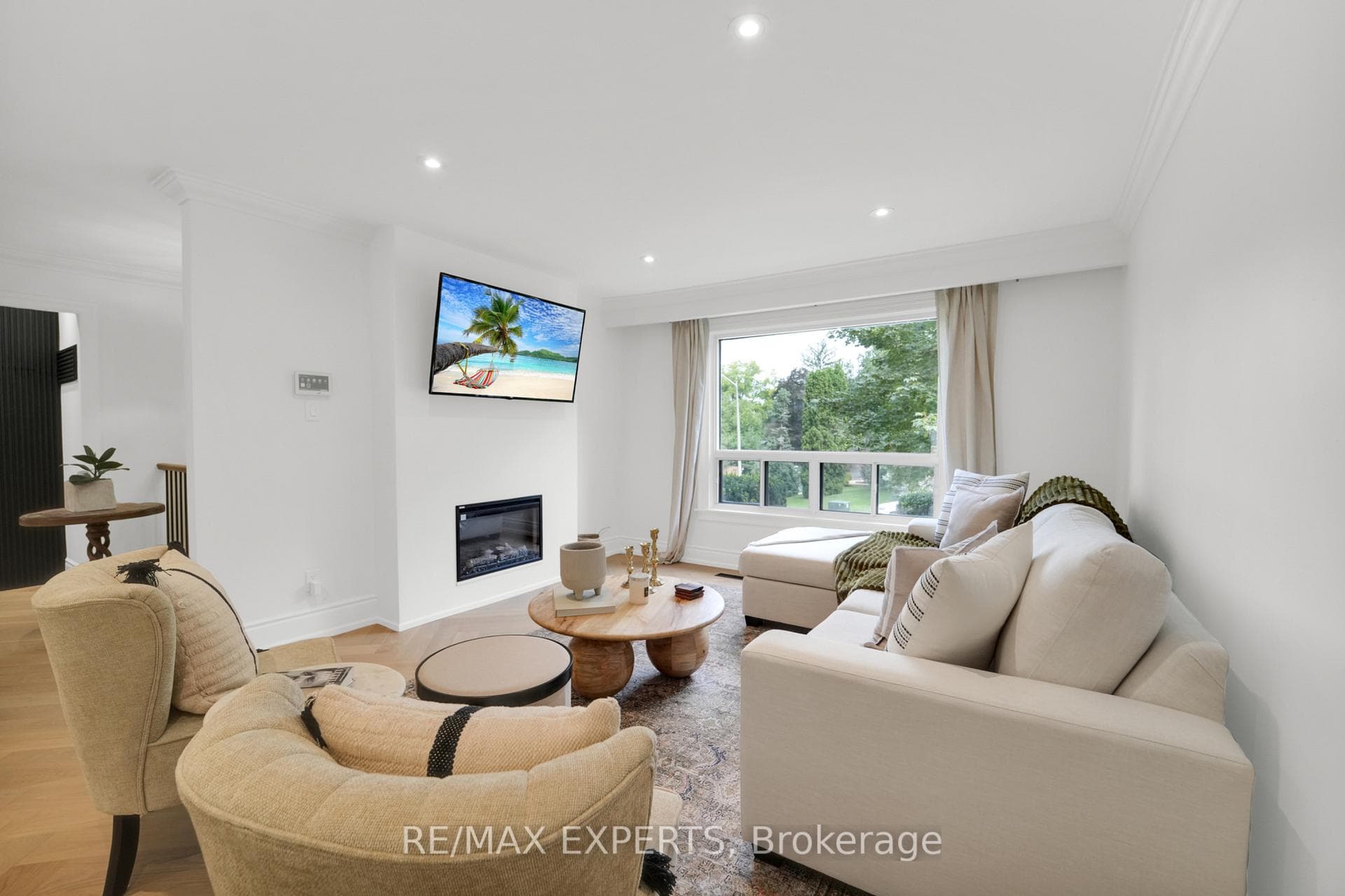154 Meadowvale Court photo 10