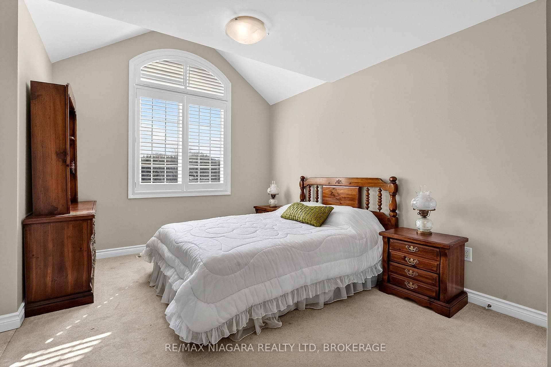 6775 Domenic Crescent photo 32