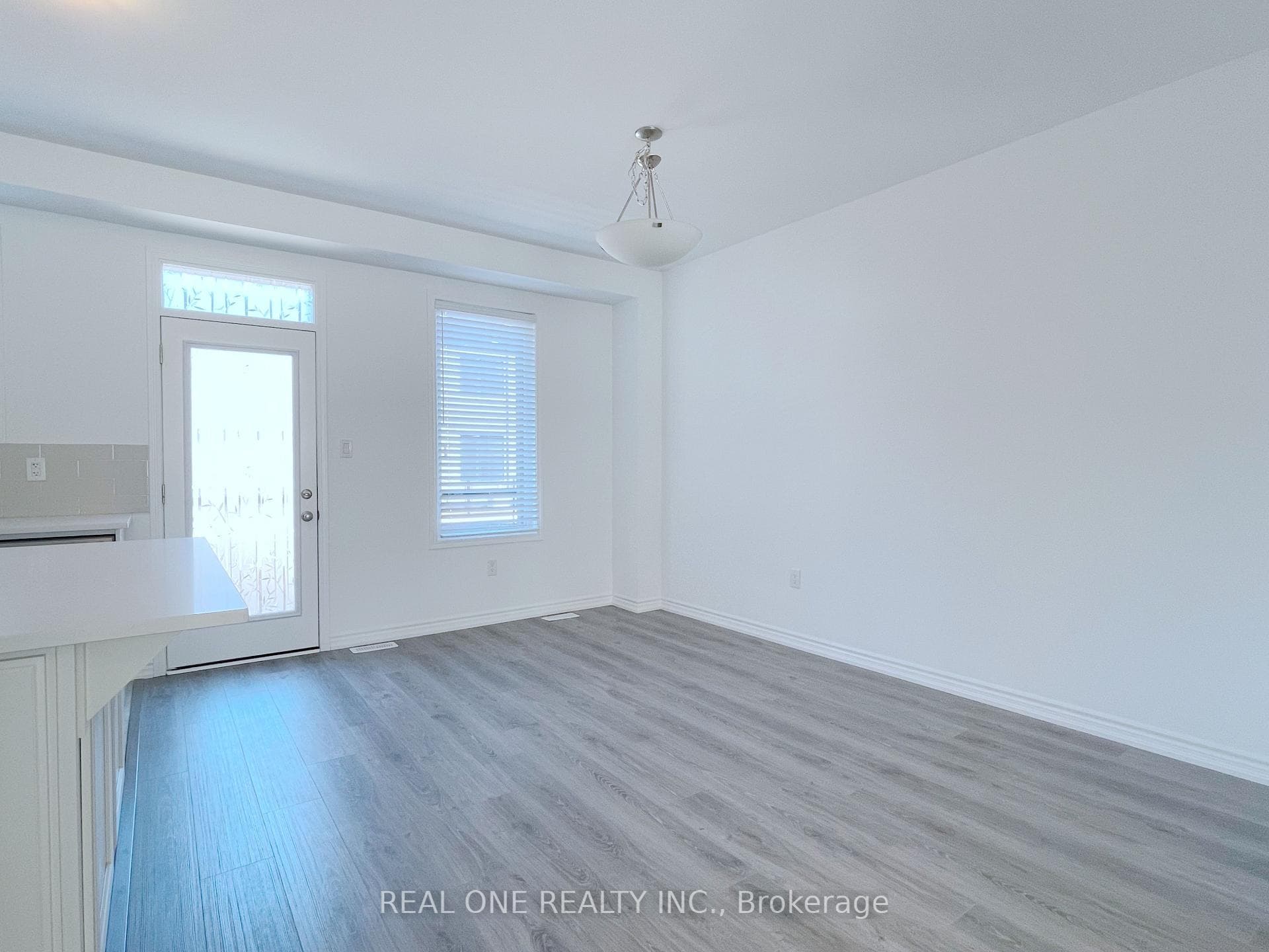 101 Grovewood Common photo 6