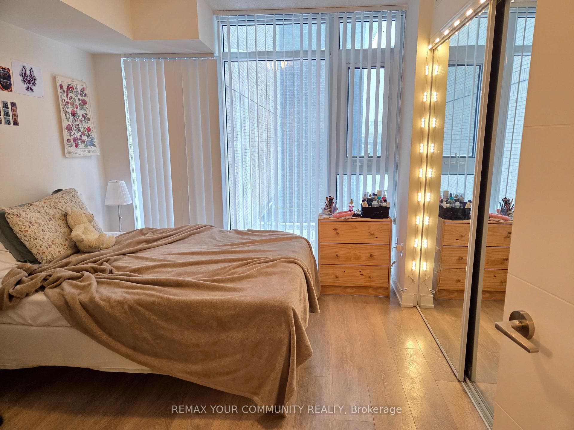 50 Wellesley Street Unit 302 photo 8