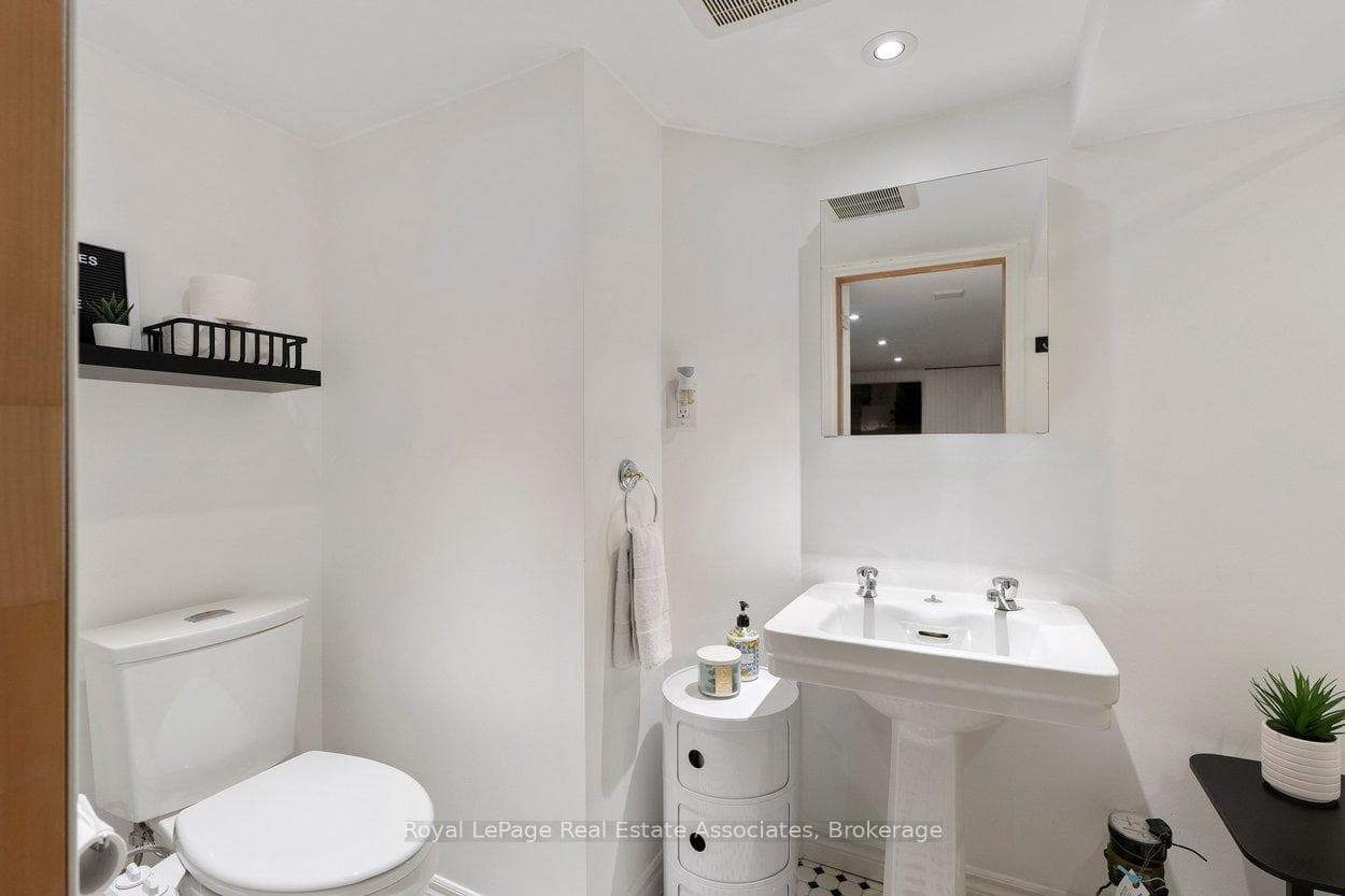 2 Byng Avenue photo 32