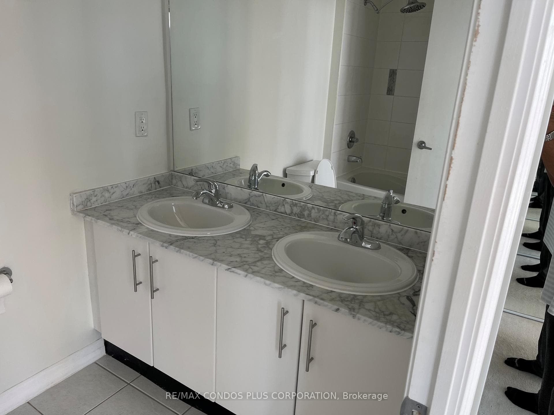 16 Yonge Street Unit 3509 photo 7