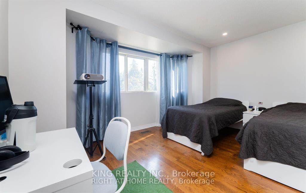 2472 eglinton Avenue Unit 19 photo 18