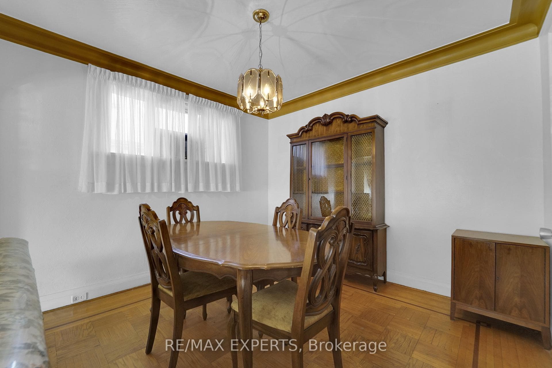 839 Coxwell Avenue photo 12