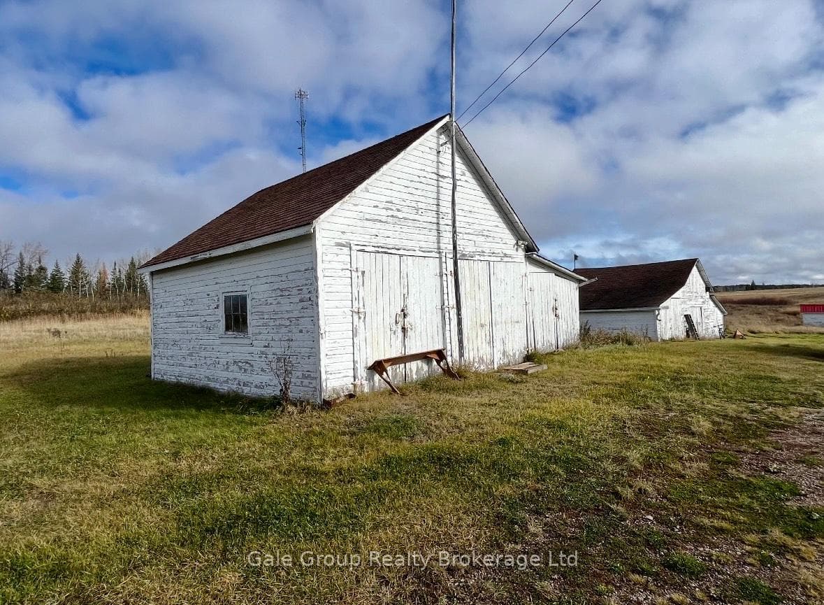 2541 Highway 105 Highway photo 9
