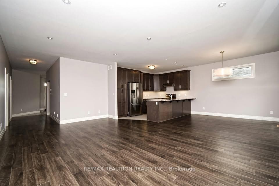14 Tessa Boulevard photo 4
