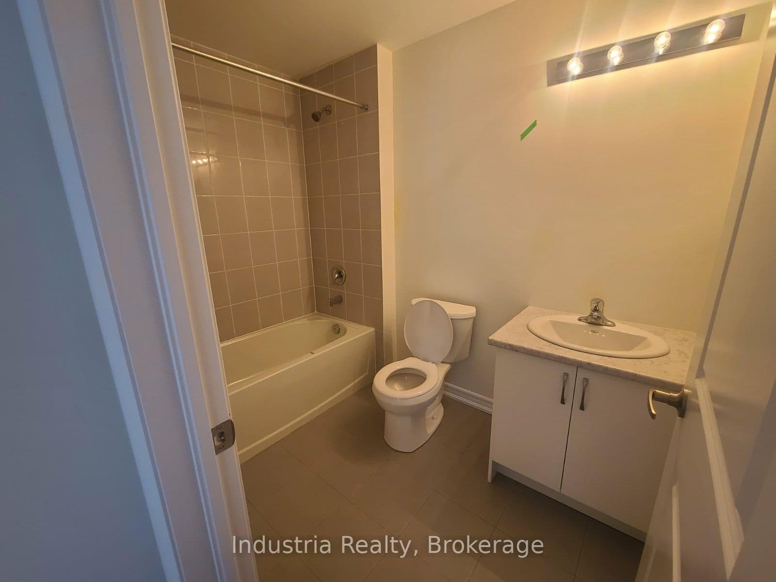 114 Nottingham Road photo 8