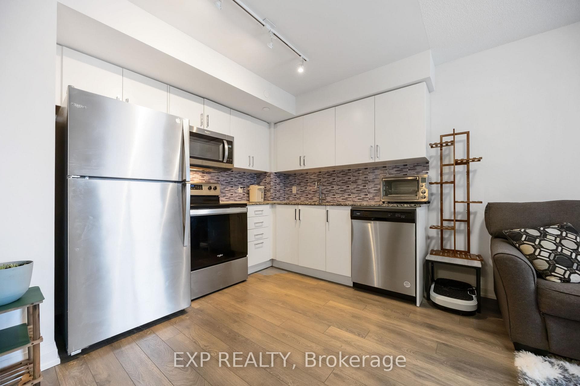20 Meadowglen Place Unit 629 photo 19