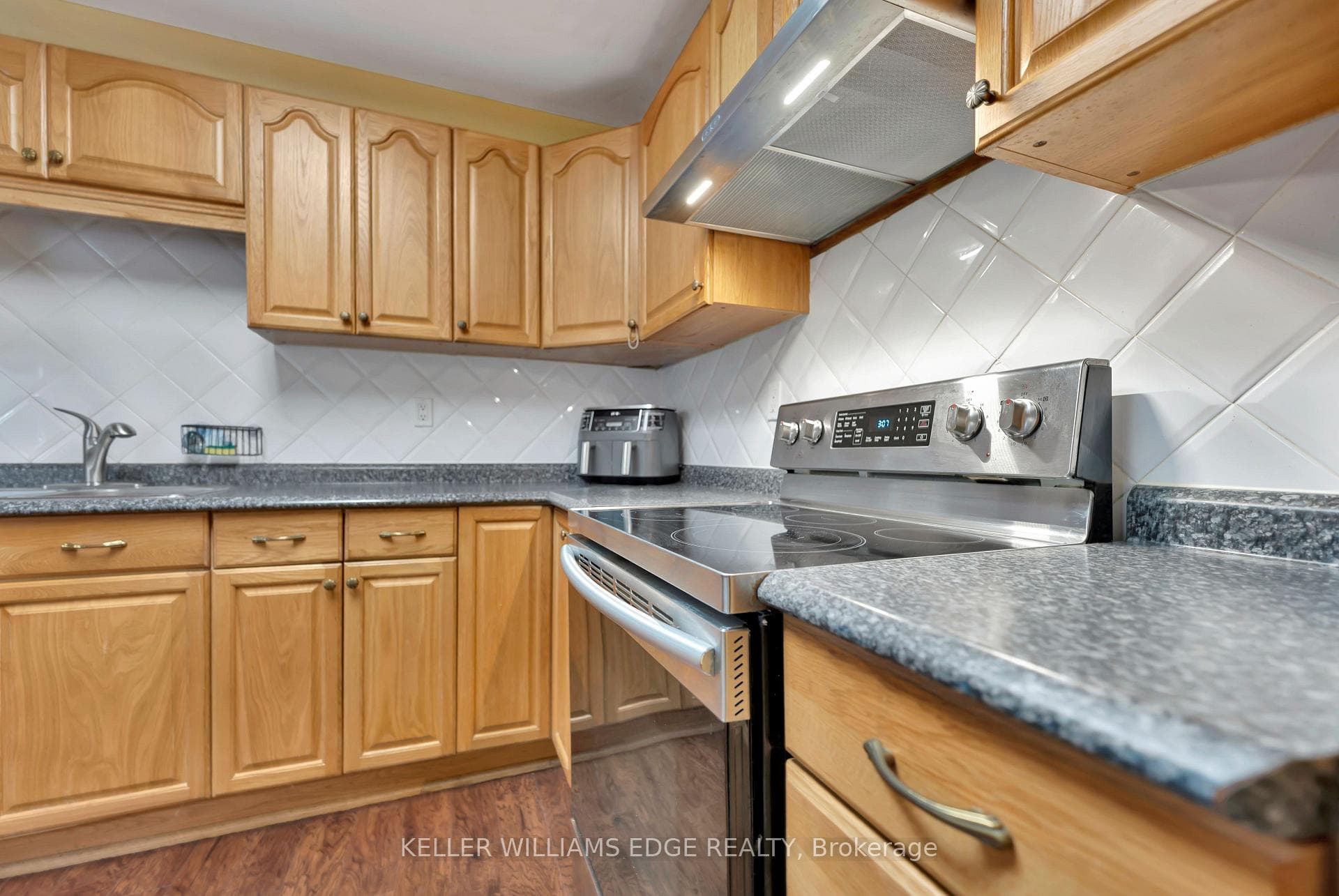 339 Strathearne Avenue photo 12