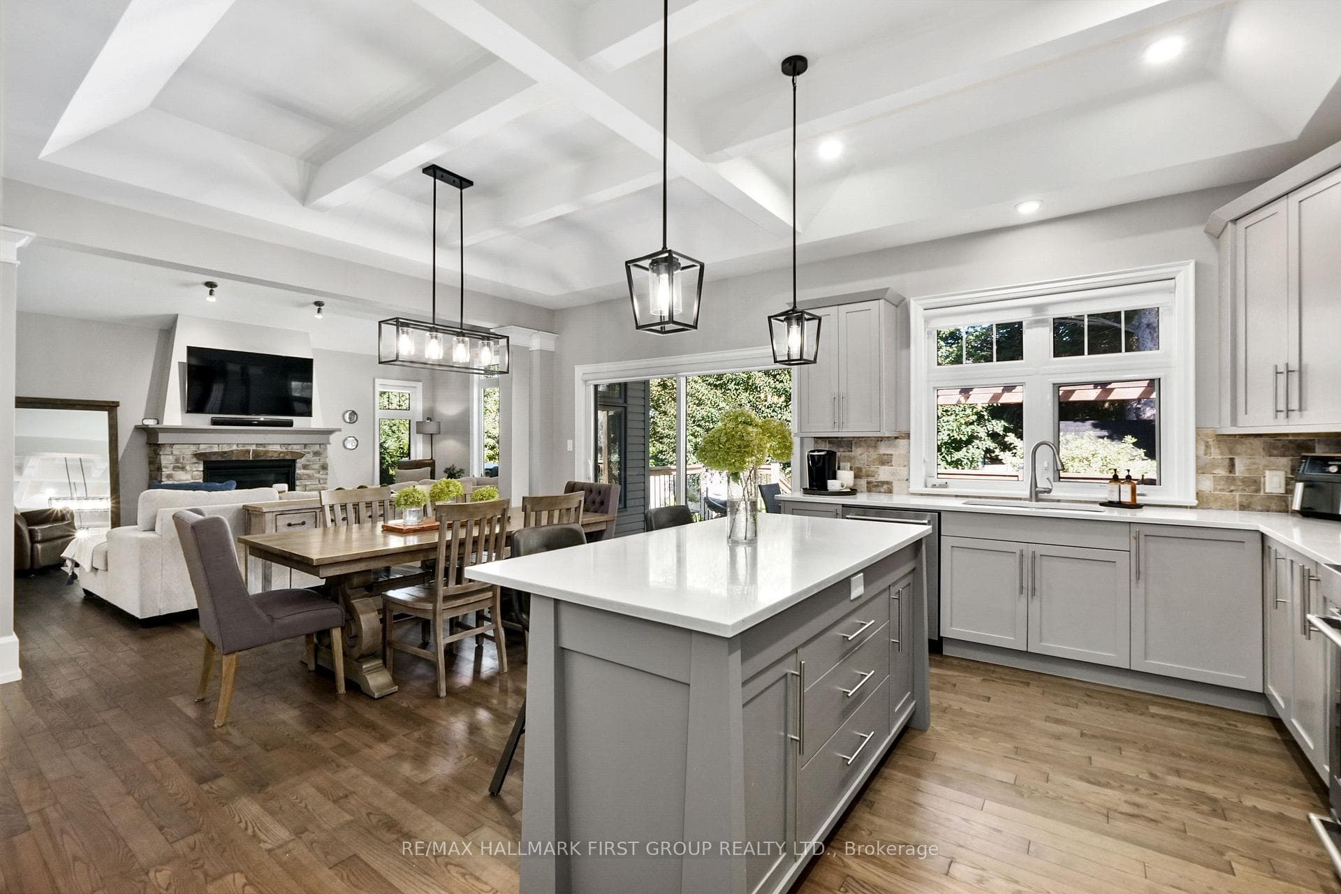 860 Burnham Street photo 23