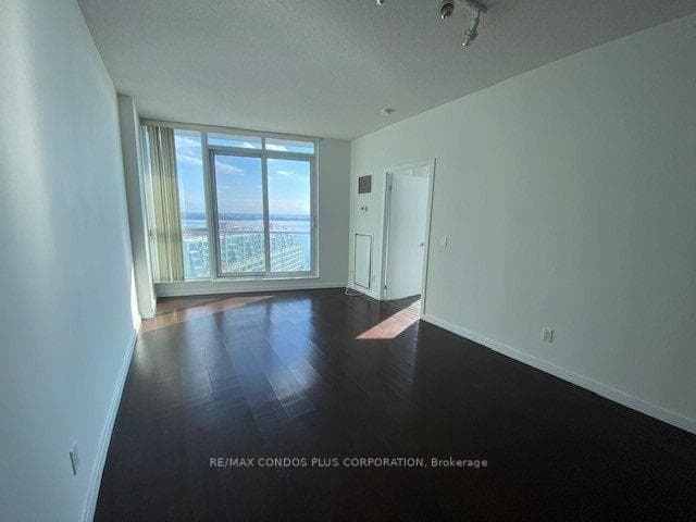 218 Queens Quay N/A Unit 1906 photo 4